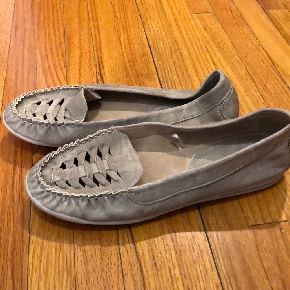 Shoes - Picture 2 of 3